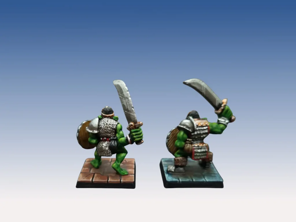 Kostos orques Warhammer Quest vus de dos - armures et épées massives peintes en métal avec socles de donjon